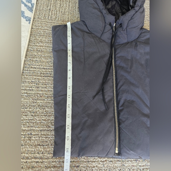 COS Reversible Hooded Zip-Up Bib In Black Unisex Size Onesize NWT - Picture 10 of 12